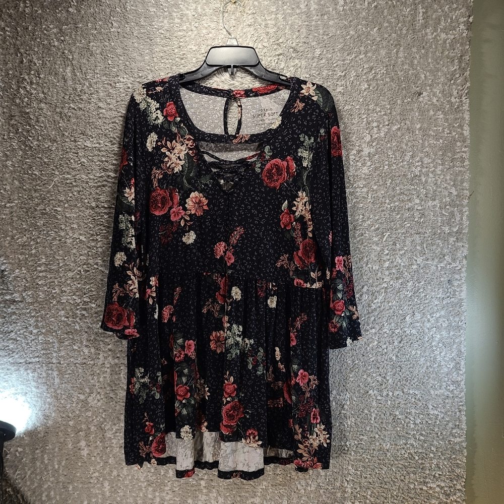 Torrid Dress Womens Size 1X Super Soft Knits Fit Flare Floral Roses V-Neck Rayon